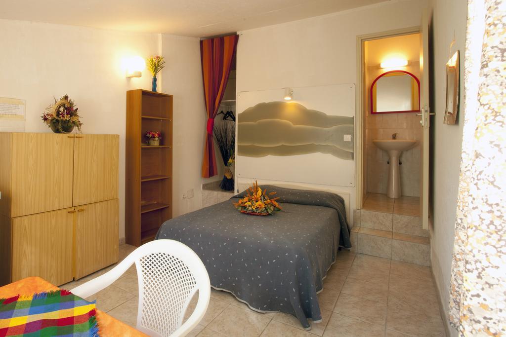 Residence San Damiano - Location Appartements, Studios & Chambres Альгайола Номер фото